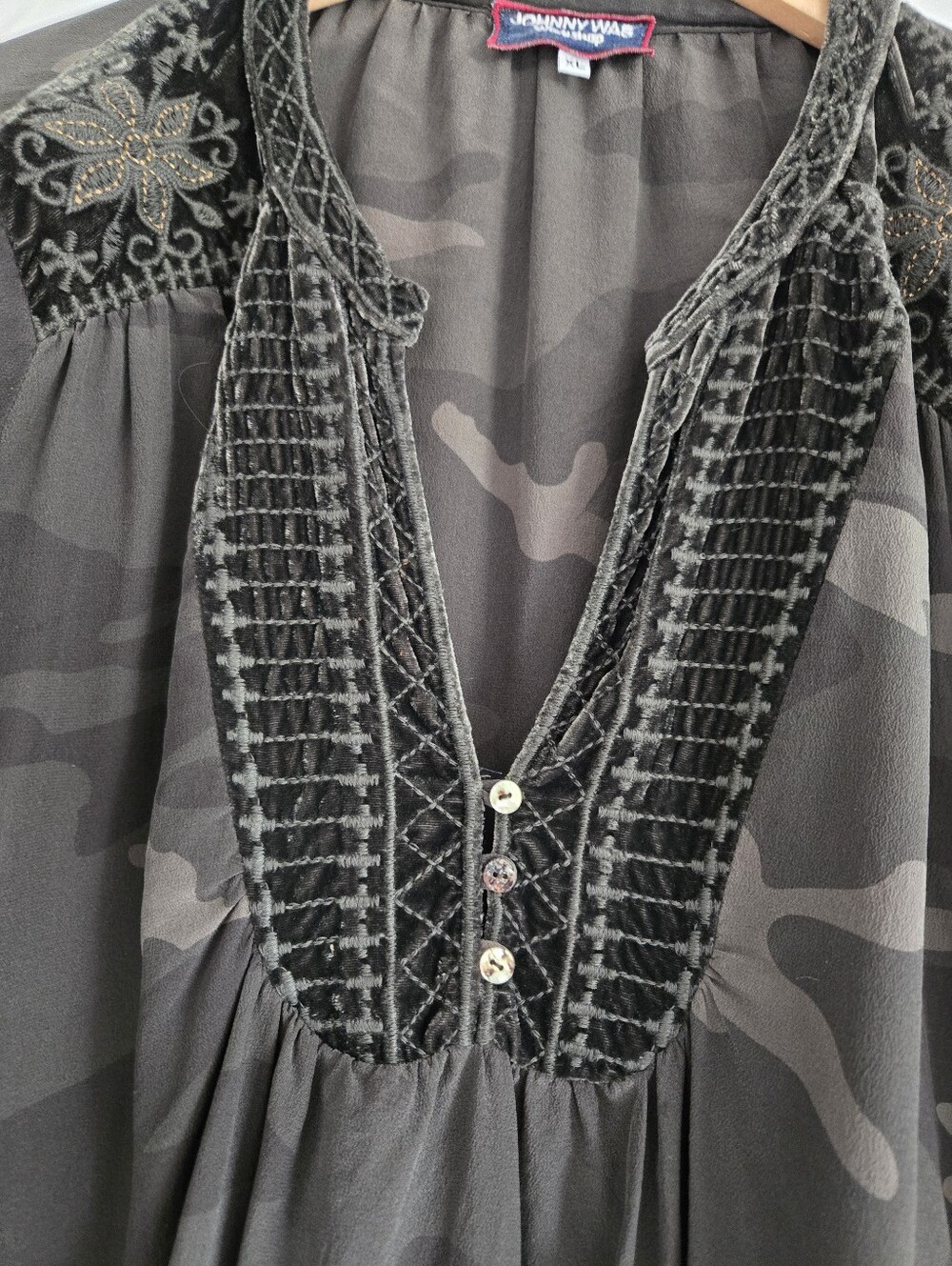 Johnny Was Black and Gray Rayon Velvet Camo Embroidered Gold Threaded Tunic XL - Picture 4 of 10